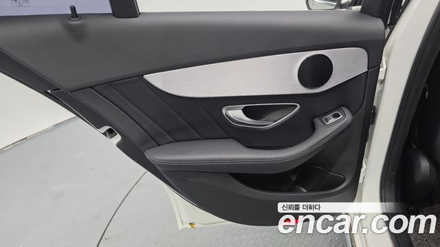 Mercedes-Benz C-Class 2018 — photo 15