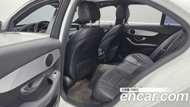 Mercedes-Benz C-Class 2018 — photo 16