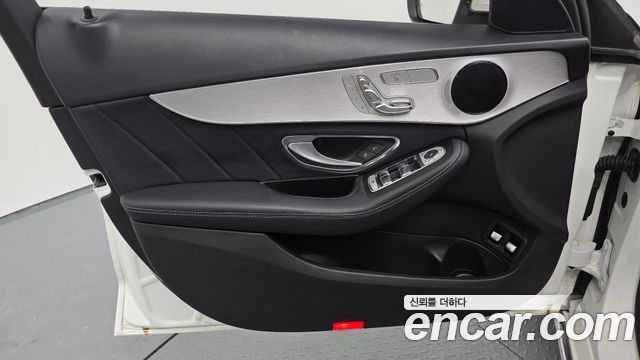 Mercedes-Benz C-Class 2018 — photo 27