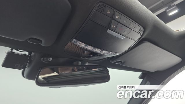 Mercedes-Benz C-Class 2018 — photo 28