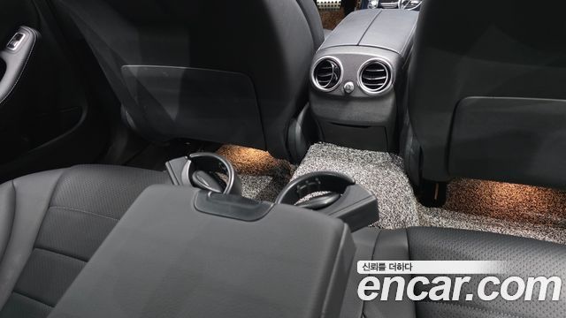 Mercedes-Benz C-Class 2018 — photo 30