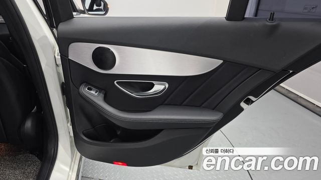 Mercedes-Benz C-Class 2018 — photo 31