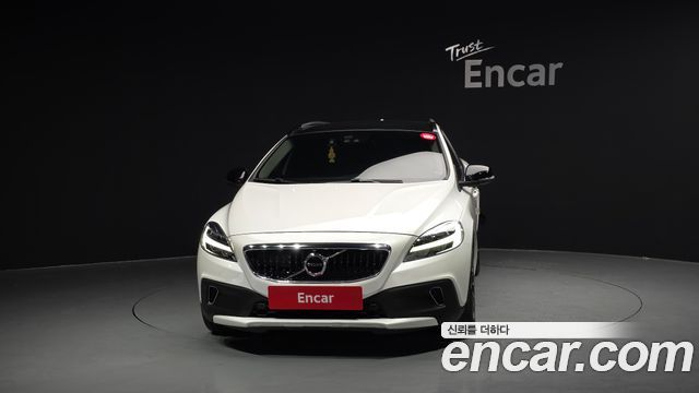 Volvo V40 2019 — photo 3