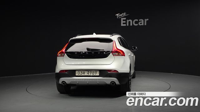 Volvo V40 2019 — photo 4
