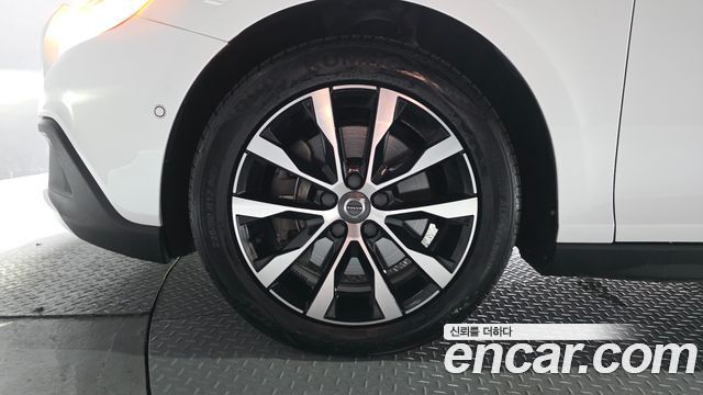 Volvo V40 2019 — photo 5