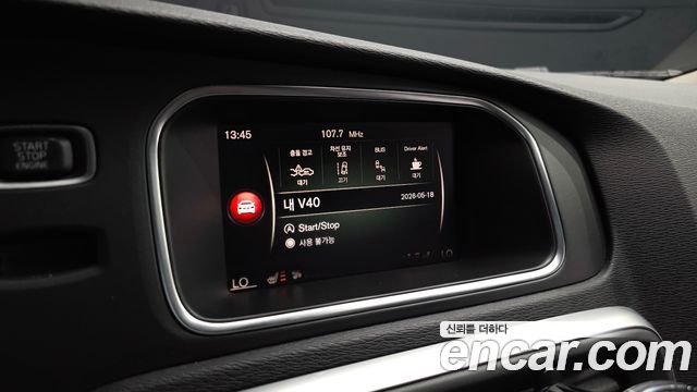 Volvo V40 2019 — photo 22
