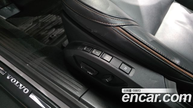 Volvo V40 2019 — photo 25