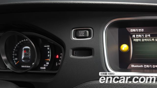 Volvo V40 2019 — photo 27