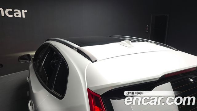 Volvo V40 2019 — photo 29