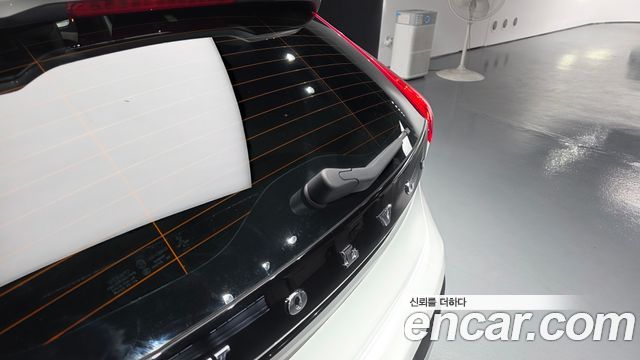 Volvo V40 2019 — photo 30