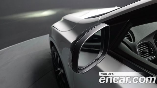 Volvo V40 2019 — photo 32