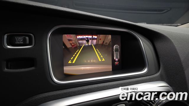 Volvo V40 2019 — photo 33