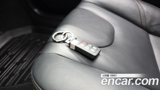Volvo V40 2019 — photo 34