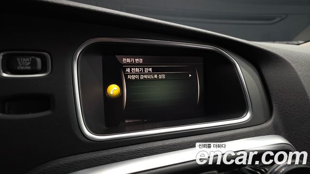 Volvo V40 2019 — photo 35