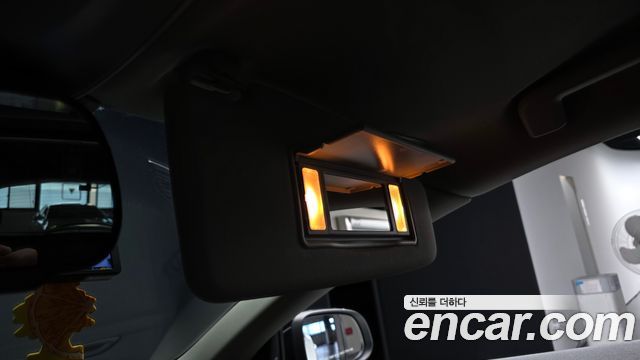 Volvo V40 2019 — photo 36