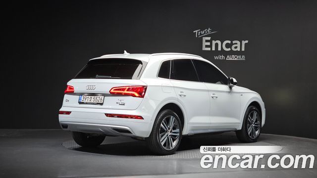 Audi Q5 2020 — photo 2