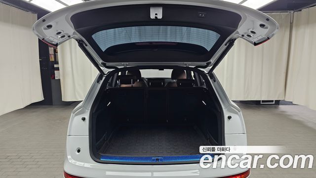 Audi Q5 2020 — photo 24