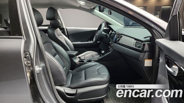 Hyundai Starex 2019 — photo 6