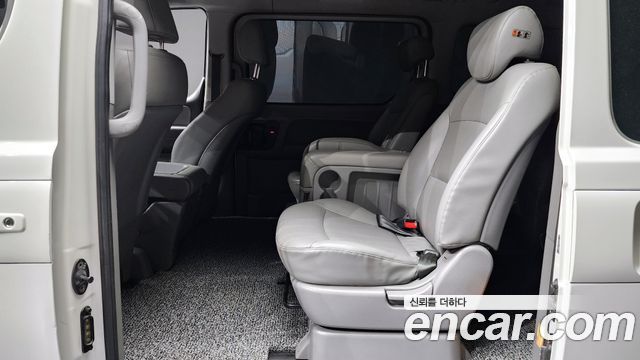 Hyundai Starex 2019 — photo 18