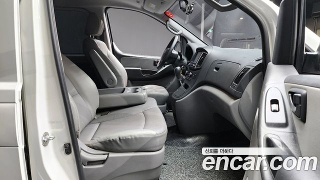 Hyundai Starex 2019 — photo 16