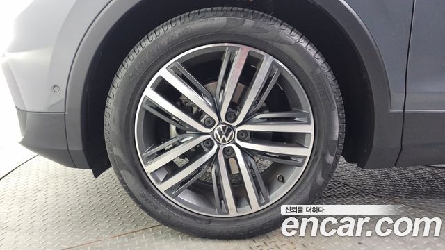 Volkswagen Tiguan 2024 — photo 5