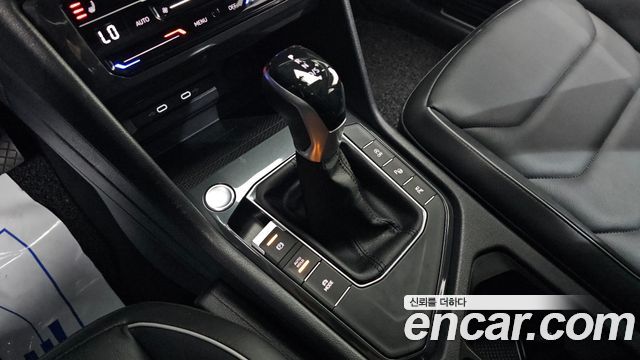 Volkswagen Tiguan 2024 — photo 9
