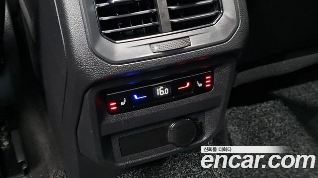 Volkswagen Tiguan 2024 — photo 17