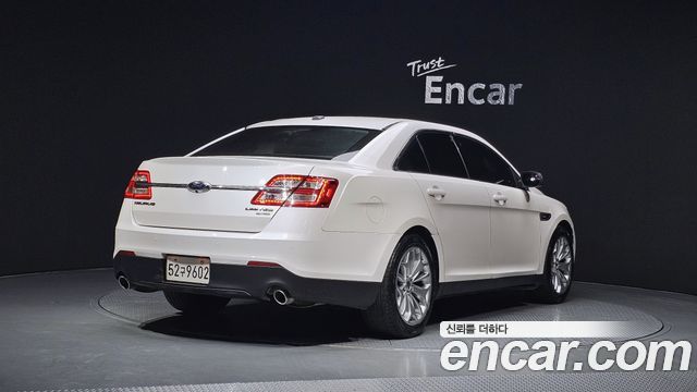 Ford Taurus 2017 — photo 2