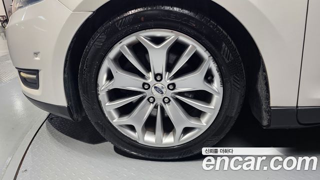 Ford Taurus 2017 — photo 5