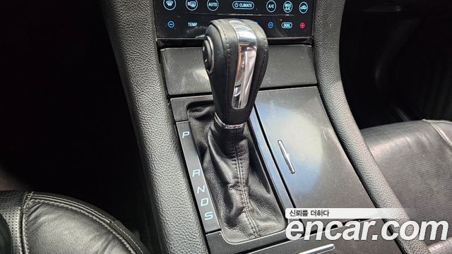 Ford Taurus 2017 — photo 9