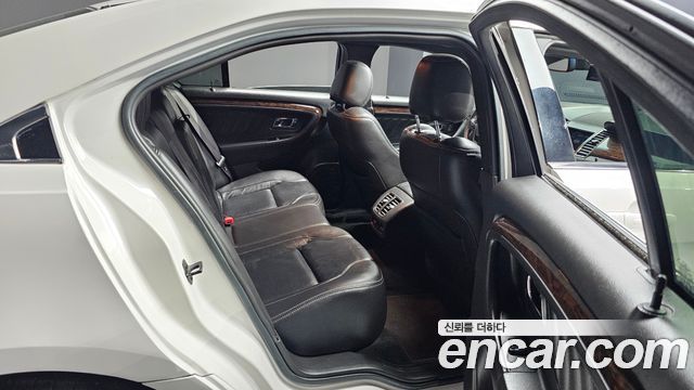 Ford Taurus 2017 — photo 12