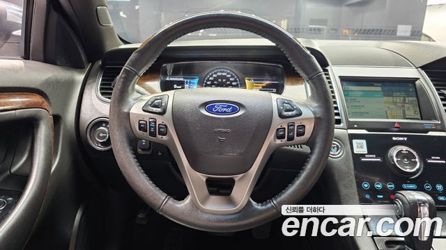 Ford Taurus 2017 — photo 13