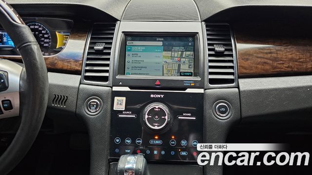 Ford Taurus 2017 — photo 14