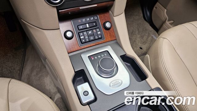 Land Rover Discovery 2016 — photo 9