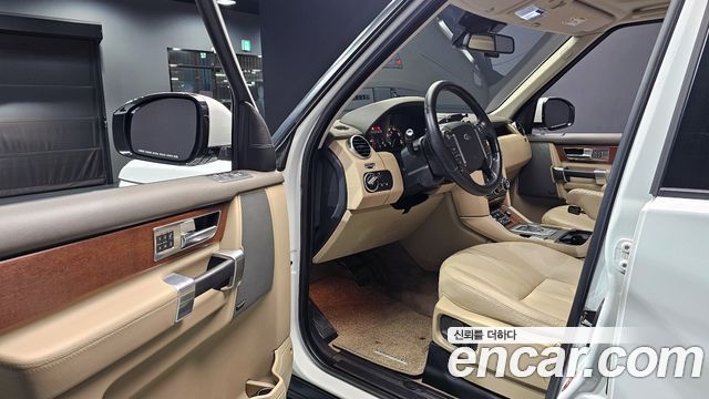 Land Rover Discovery 2016 — photo 10