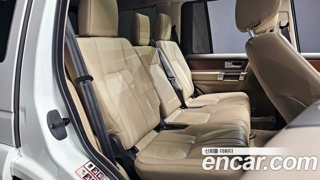 Land Rover Discovery 2016 — photo 11