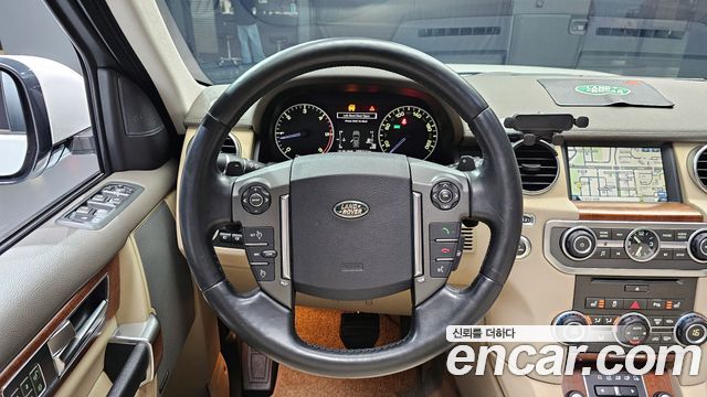 Land Rover Discovery 2016 — photo 12