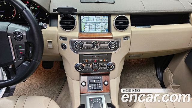 Land Rover Discovery 2016 — photo 13