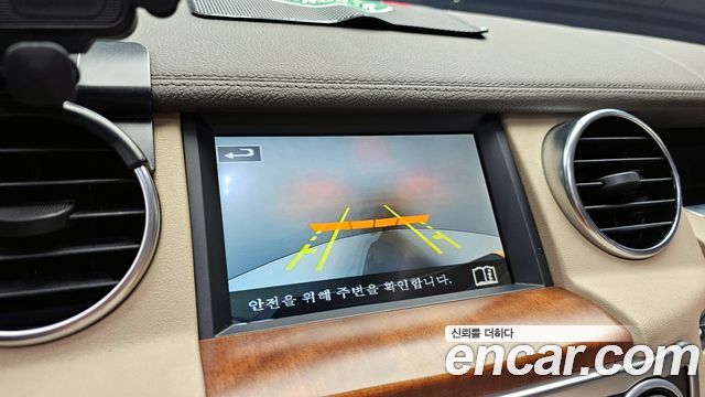 Land Rover Discovery 2016 — photo 14