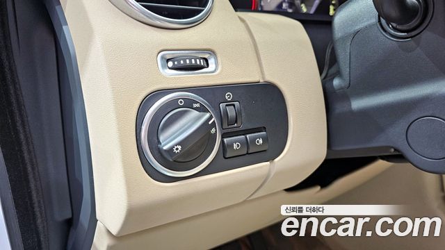 Land Rover Discovery 2016 — photo 15