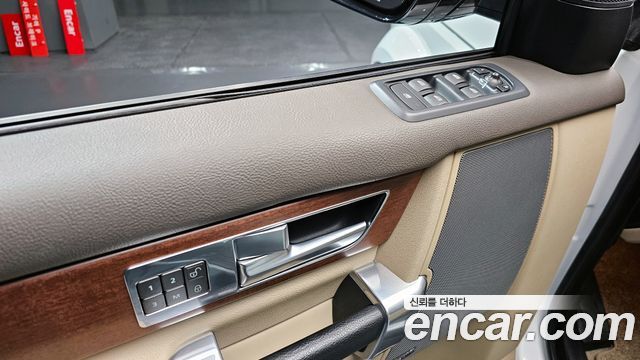 Land Rover Discovery 2016 — photo 16