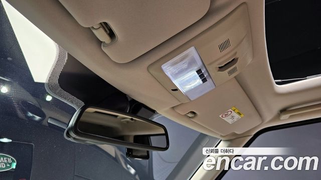 Land Rover Discovery 2016 — photo 18