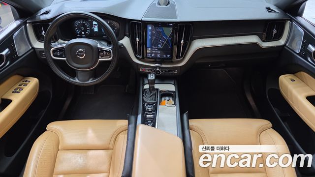 Volvo XC60 2018 — photo 10