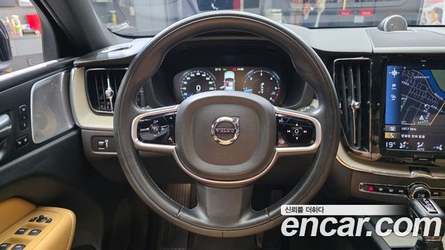 Volvo XC60 2018 — photo 19