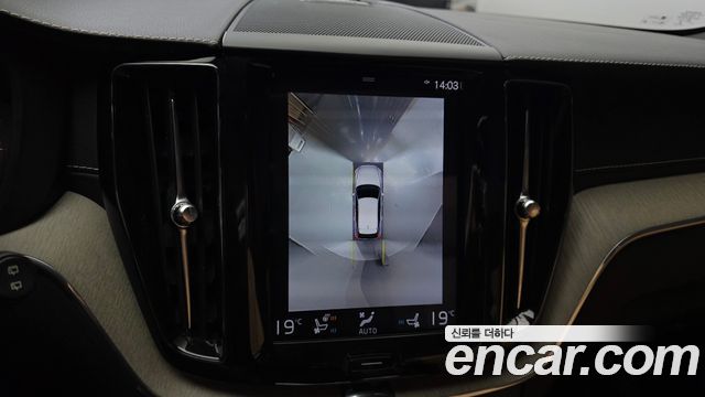 Volvo XC60 2018 — photo 20