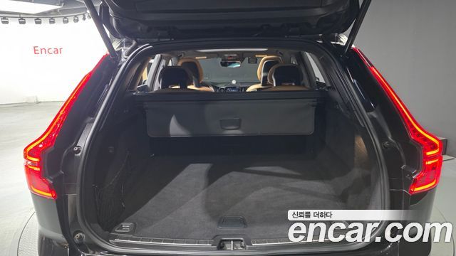 Volvo XC60 2018 — photo 23