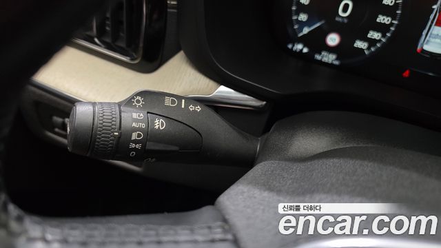 Volvo XC60 2018 — photo 26