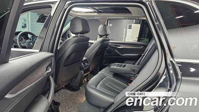 BMW X5 2018 — photo 17