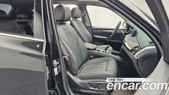 BMW X5 2018 — photo 16