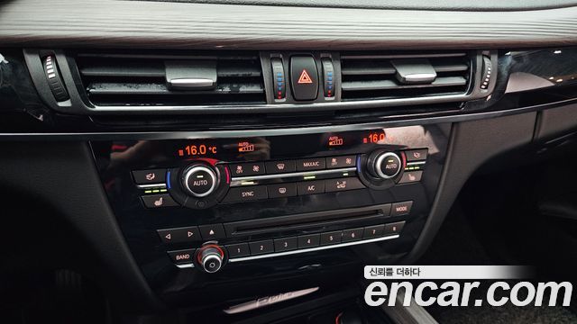 BMW X5 2018 — photo 29